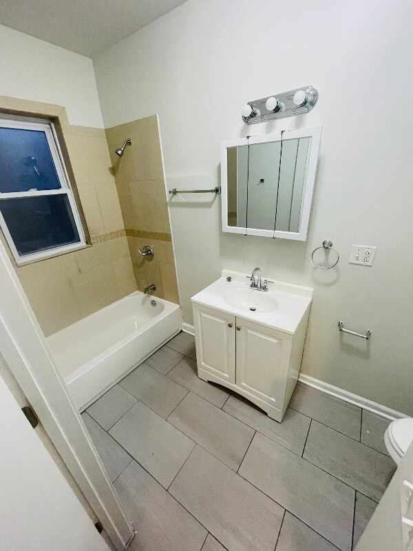 Building Photo - 6045 S Rhodes Ave