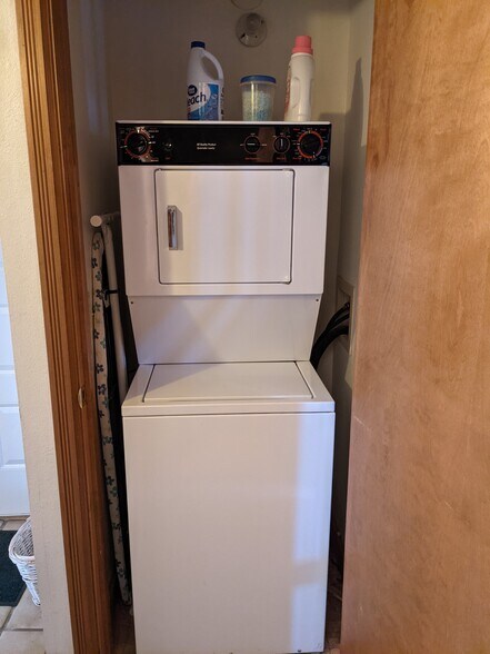 Building Photo - 6 Ferringway Cir