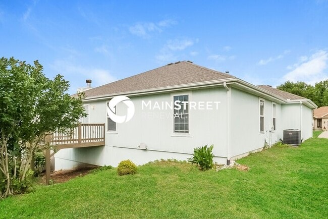 Building Photo - 3 Bedroom Pet-Friendly Home in PLATTE CITY, MO with Main Street Renewal