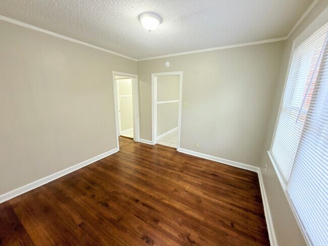 Building Photo - Charming Memphis Home with Spacious Yard – Move-In Special!