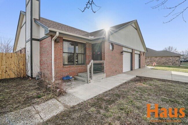 Building Photo - 1839 SE 43rd Terrace