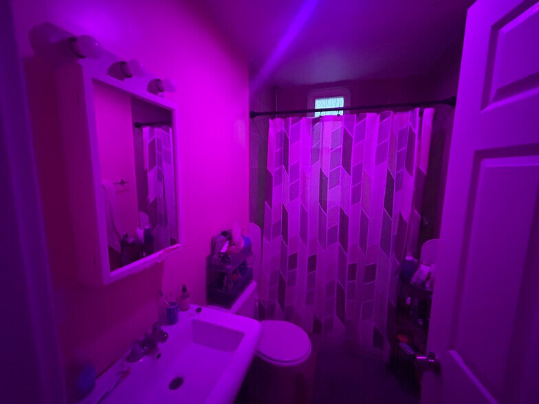 Building Photo - 719 Parker St