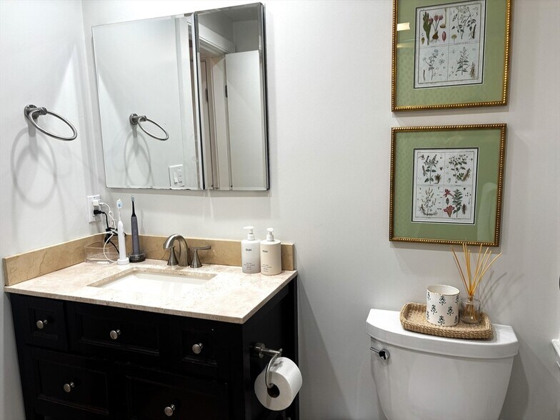 Building Photo - 177 E St