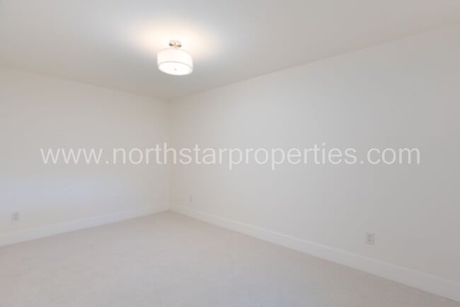 Building Photo - Exceptional Remodel Near Waluga Park