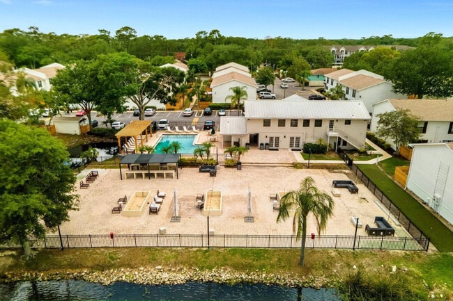 Building Photo - 13921 Heritage Club Dr