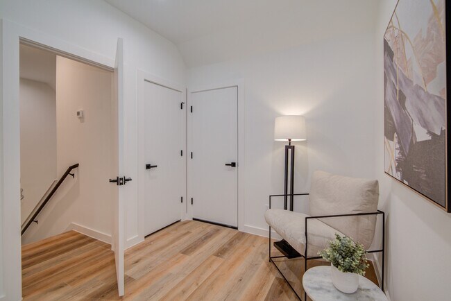 Building Photo - 6742 Peerless St