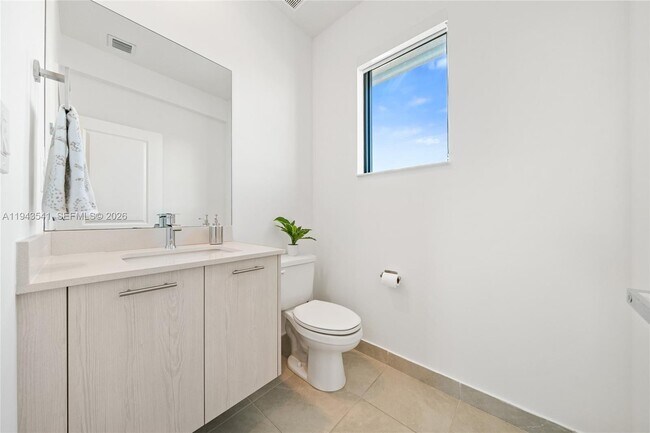 Building Photo - 4648 NW 83rd Ave