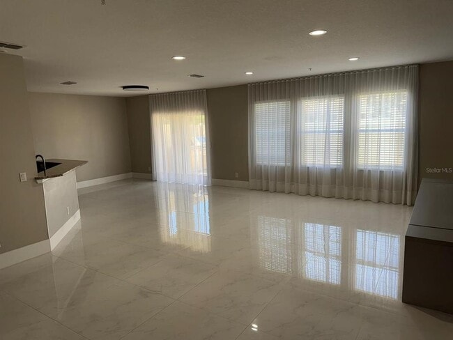 Building Photo - 2091 Bent Grass Ave