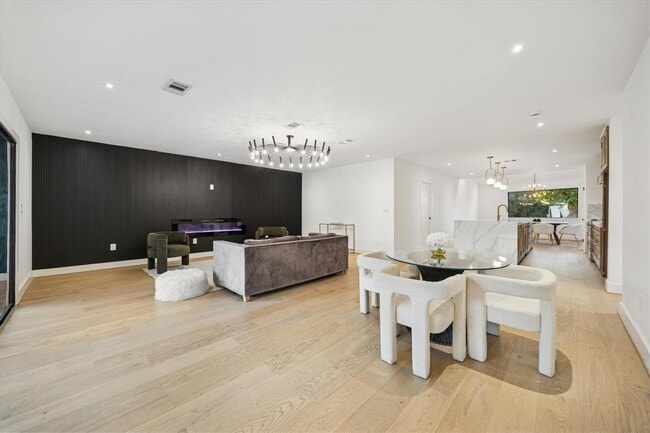 Building Photo - 1611 Ridgehaven Dr