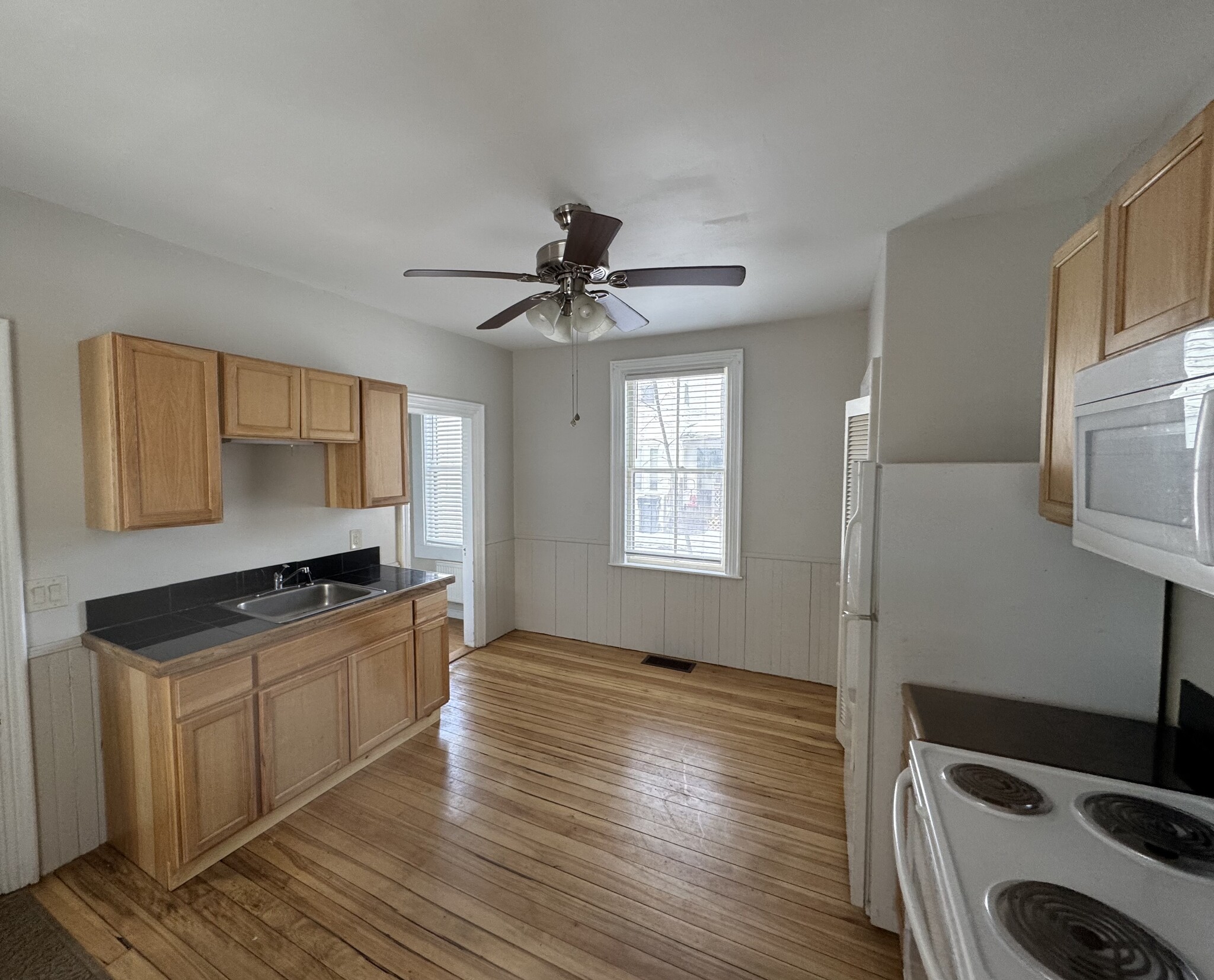 Kitchen with breakfast nook - 34 Elm St