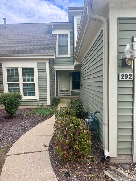 Building Photo - 292 Ripplebrook Ct