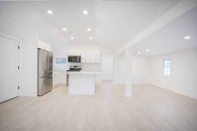 Building Photo - 2403 Westfield St