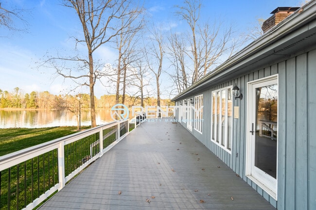 Building Photo - 123 Tiger Ln