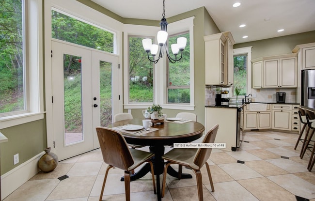 Building Photo - 4 bed/4bath, 5000sqft, adult home? Sober living? Barton Park!