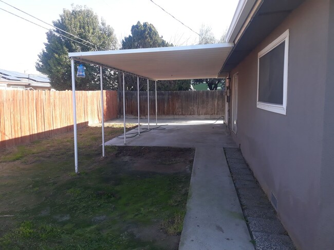 Building Photo - Adorable 2 bedroom home in Fresno!