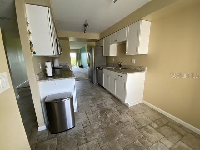 Building Photo - 3300 Cove Cay Dr