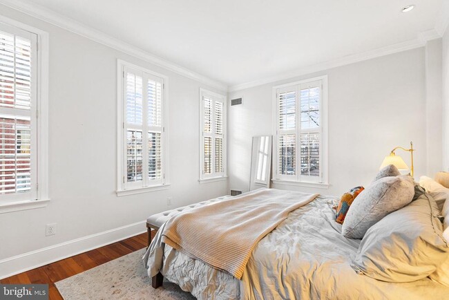 Building Photo - 400 S Lee St