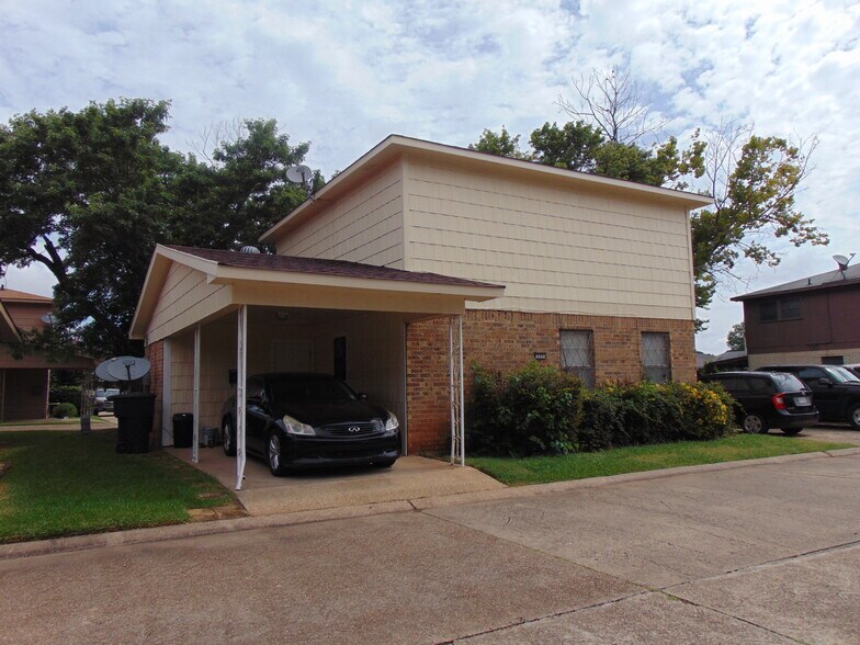 Building Photo - 203 Bourbon St