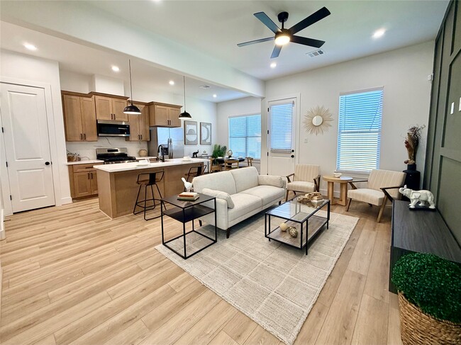 Building Photo - 5922 Cebra St