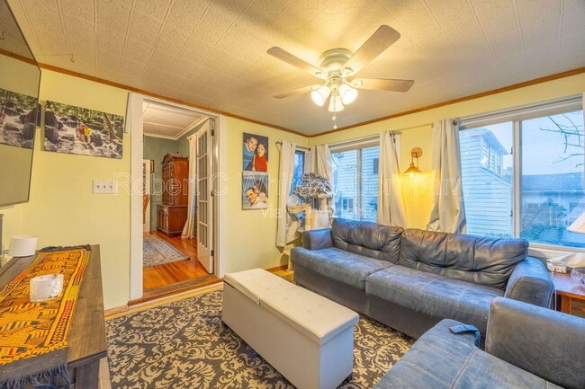 Building Photo - 139 Grove St