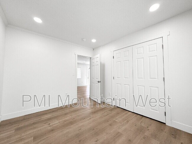 Building Photo - 985 Horsley Cir