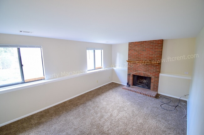 Building Photo - 2018 Lexington Ct