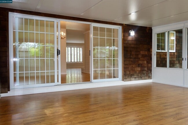 Building Photo - 609 Maureen Ln