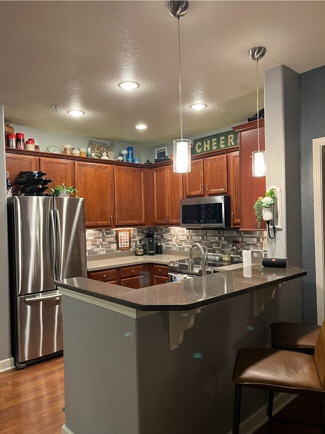 Building Photo - 4130 S Lake Dr