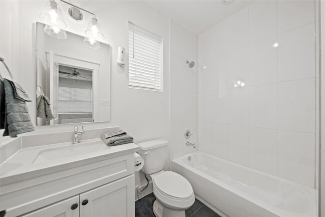 Building Photo - 2510 Gray St