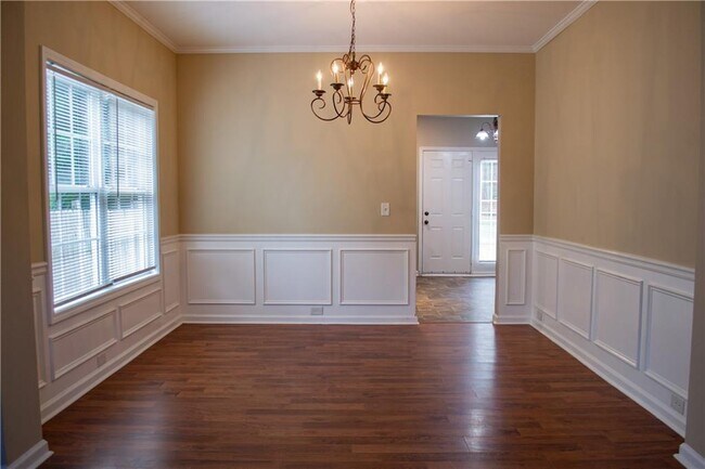 Building Photo - 444 Crestmont Ln