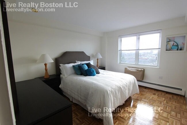 Building Photo - 185 Freeman St