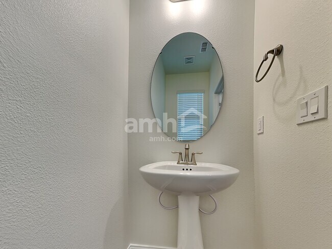 Building Photo - 6058 Little Blf Cir