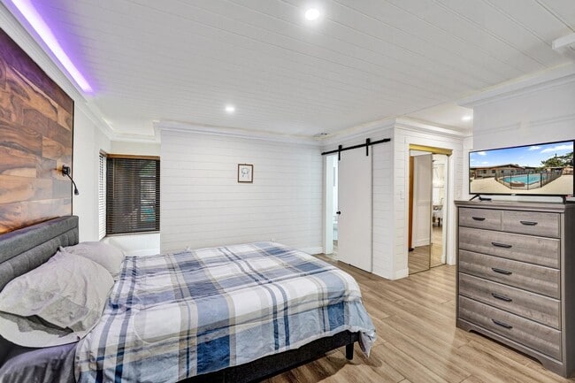 Building Photo - 5612 Harding St