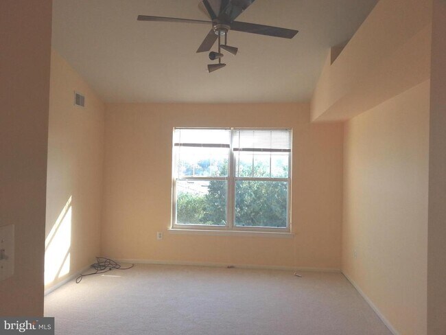 Building Photo - 13800 Farnsworth Ln