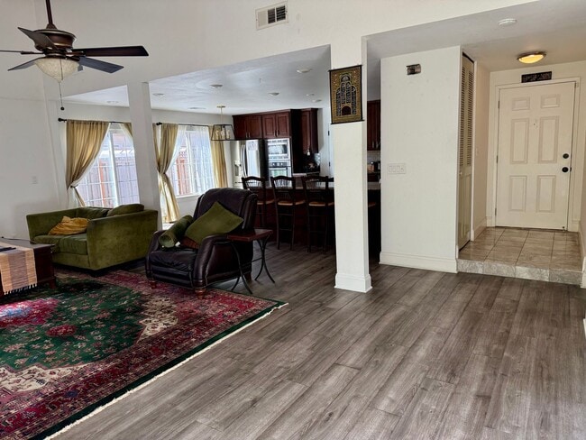 Building Photo - 726 Shawnee Ln