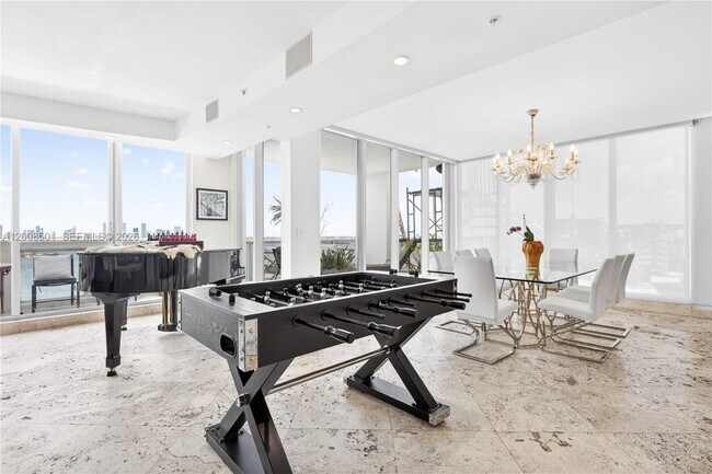 Building Photo - 1900 Sunset Harbour Dr