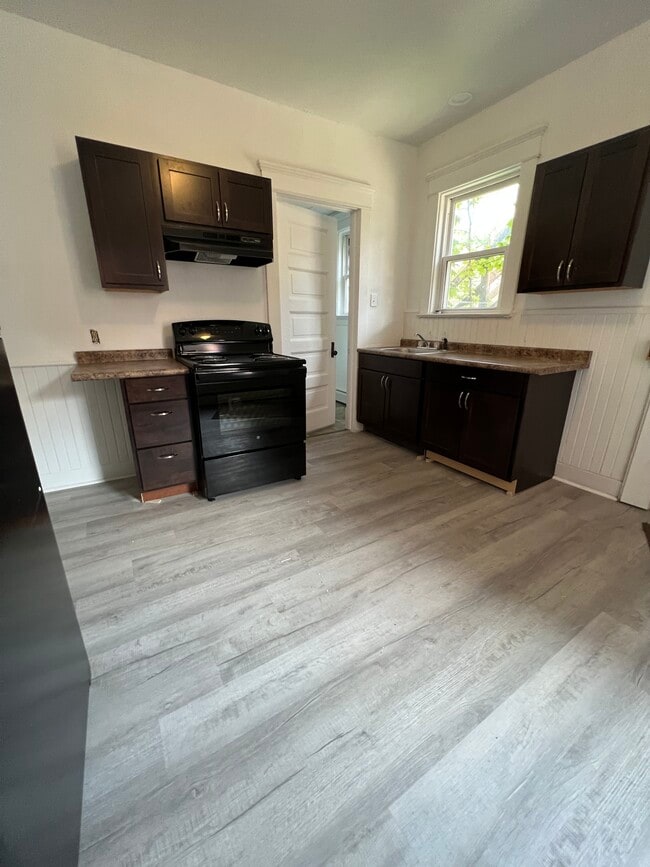 Building Photo - 349 W 8th St