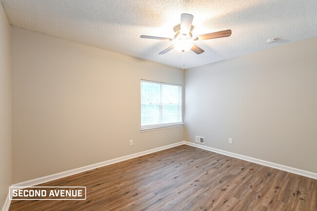 Building Photo - 2411 Windridge Dr NE