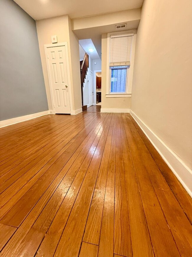 Building Photo - 124 W Hamburg St