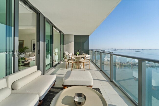 Building Photo - 3131 NE 7th Ave