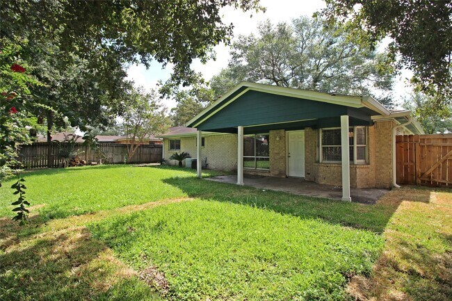 Building Photo - 13111 Sherwood Oaks Dr