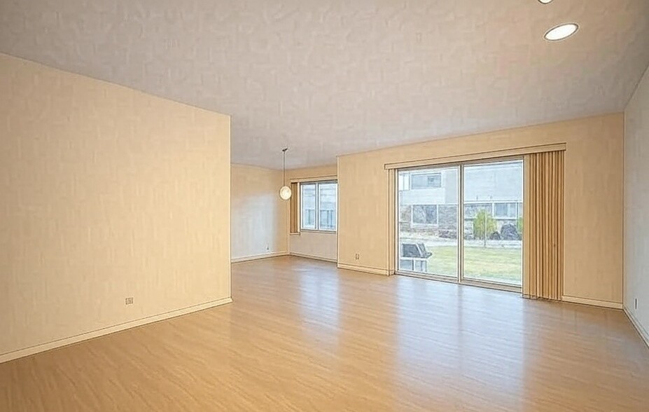 Building Photo - 693 Mallard Ln