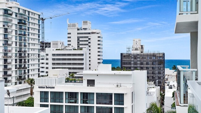 Building Photo - 1750 James 9J