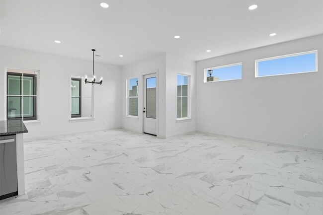 Building Photo - 2927 El Fenice Ln