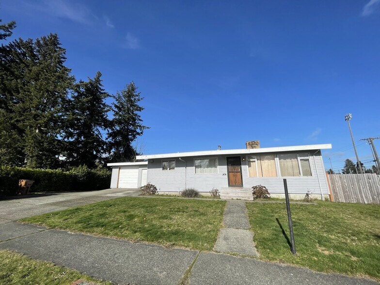 Primary Photo - 2201 S 15th St
