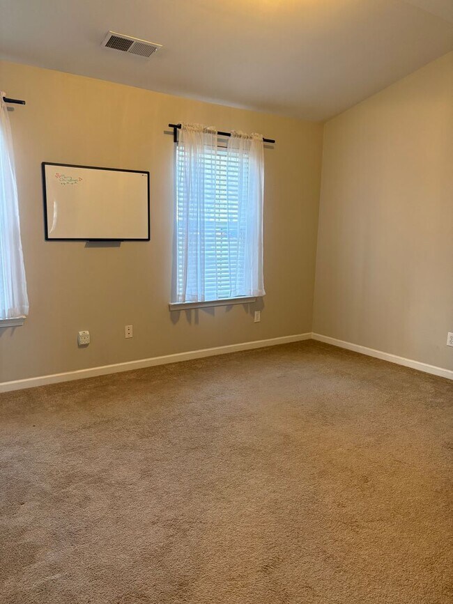 Building Photo - 2224 Winthrop Chase Dr