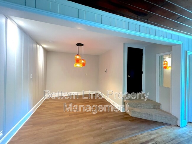 Building Photo - 613 Charlotte Ave