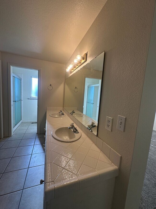 Building Photo - 3-Bedroom Home for Rent