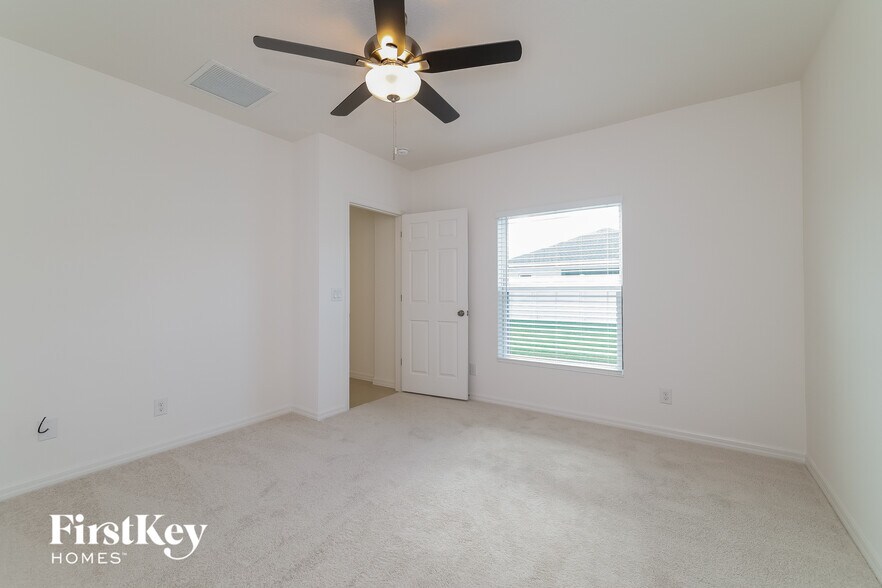 Building Photo - 705 Fiddlesticks Dr