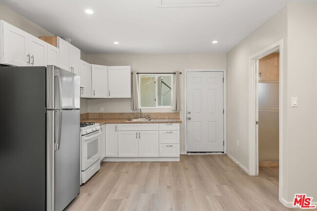 Building Photo - 15328 Vose St